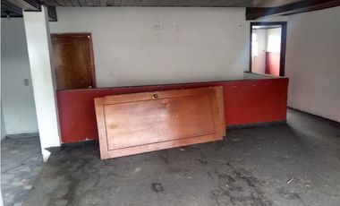 SE VENDE CASA COMERCIAL EN EL PARQUE PRINCIPAL