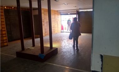 SE VENDE CASA COMERCIAL EN EL PARQUE PRINCIPAL