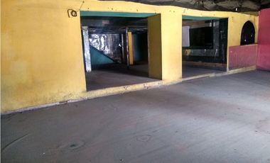 SE VENDE CASA COMERCIAL EN EL PARQUE PRINCIPAL