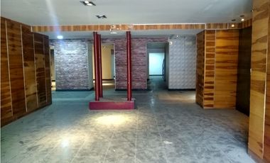 SE VENDE CASA COMERCIAL EN EL PARQUE PRINCIPAL