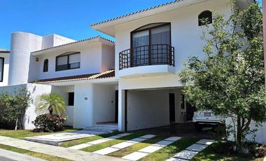 Residencia en Venta con Alberca en VistaBella, Veracruz