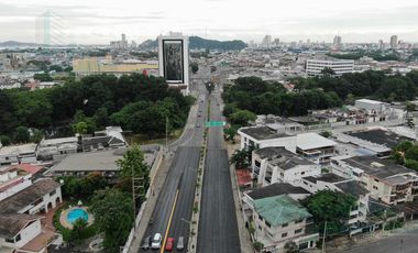 VENTA DE PROPIEDAD COMERCIAL EN URDESA CENTRAL
