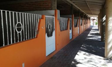 Rancho con caballerizas