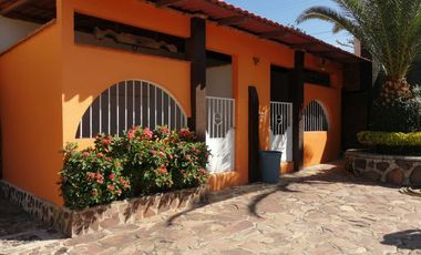 Rancho con caballerizas