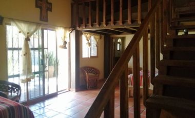 Rancho con caballerizas