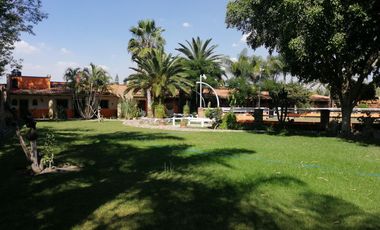 Rancho con caballerizas