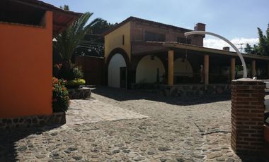 Rancho con caballerizas