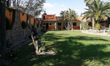 Rancho con caballerizas