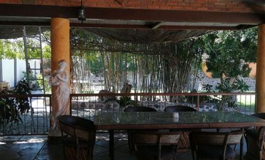 Rancho con caballerizas