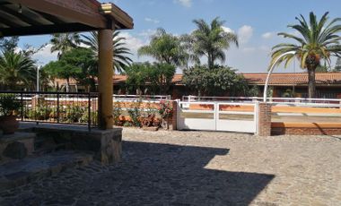 Rancho con caballerizas