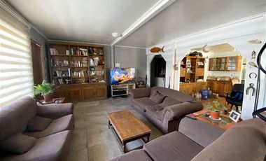 Casa venta 6D/2b + Galpon en terreno 1.500 m2 en I. de Maipo
