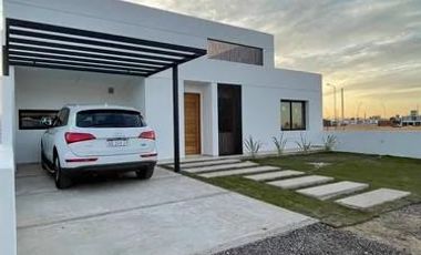 Dueño vende importante Casa de 3 Dormitorios - Apta Ampliación- Solares de Manantiales