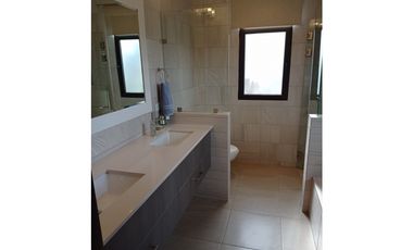 ALQUILO / VENDO CASA AMOBLADA  EN BOQUETE