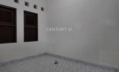 Gudang Luas Bangunan 1800 M Akses Mudah Di RR Selatan