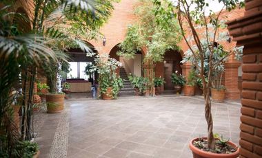 En Venta Hermosa Residencia de Autor en Colinas del Parque, 1,047 m2, GRAN VISTA