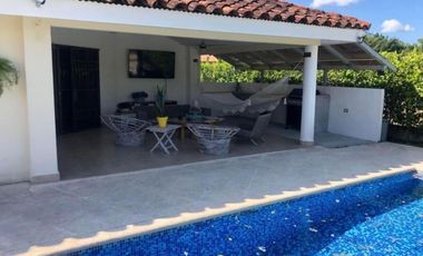 Alquilo casa en Coronado (JA)