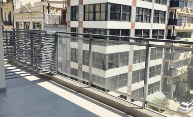 Ambiente con balcon! 100% luz - Apto profesional - Zona Universidades