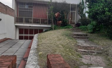 Casa de 5 ambientes con pileta en Parque Chacabuco
