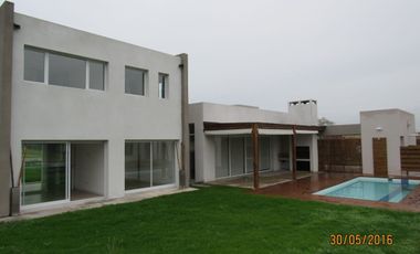 casa· 4 ambientes · Rumencó