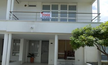 casa en venta en c.c yerbabuena. Cod V2482