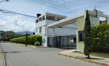 casa en venta en c.c yerbabuena. Cod V2482