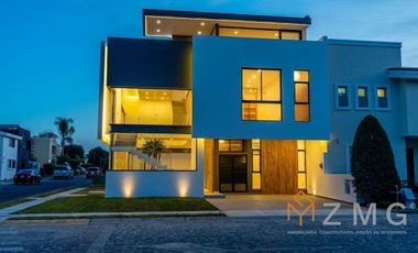 Casa en Venta en Jardin Real dentro de coto (Recorrido Virtual).