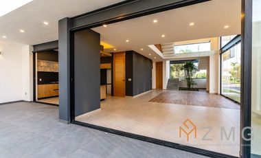 Casa en Venta en Jardin Real dentro de coto (Recorrido Virtual).