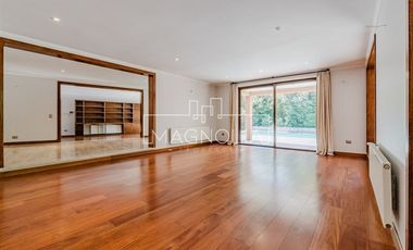 Casa en arriendo de 6 dorm. en Vitacura