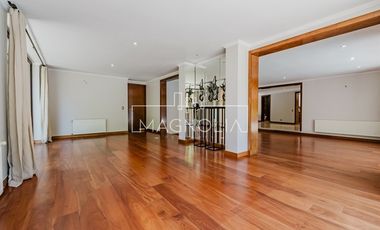 Casa en arriendo de 6 dorm. en Vitacura