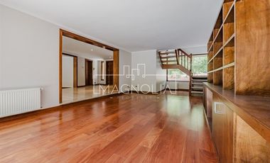 Casa en arriendo de 6 dorm. en Vitacura