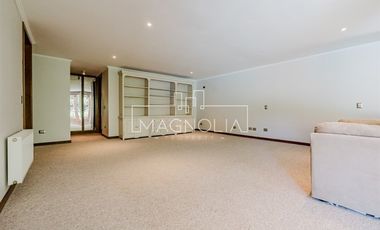 Casa en arriendo de 6 dorm. en Vitacura