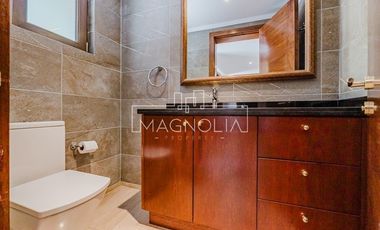 Casa en arriendo de 6 dorm. en Vitacura