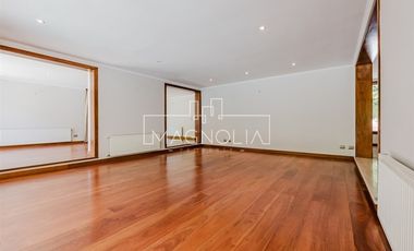 Casa en arriendo de 6 dorm. en Vitacura