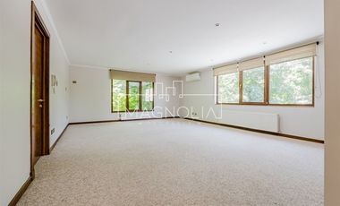 Casa en arriendo de 6 dorm. en Vitacura