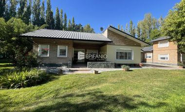 Venta - Casa quinta sobre Ruta N 22  - C065