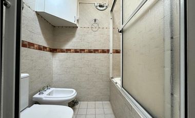 Venta Excelente Casa Zona Centro 5 dormitorios Con Cochera y Pileta