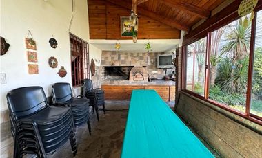 Venta Excelente Casa Zona Centro 5 dormitorios Con Cochera y Pileta