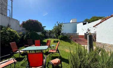 Venta Excelente Casa Zona Centro 5 dormitorios Con Cochera y Pileta