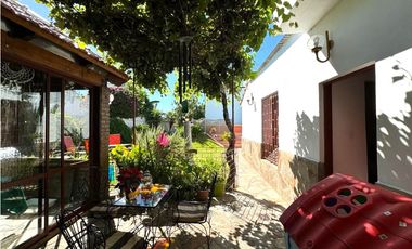 Venta Excelente Casa Zona Centro 5 dormitorios Con Cochera y Pileta