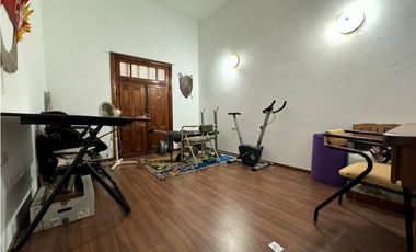 Venta Excelente Casa Zona Centro 5 dormitorios Con Cochera y Pileta
