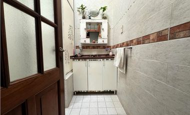 Venta Excelente Casa Zona Centro 5 dormitorios Con Cochera y Pileta