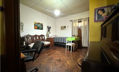 Venta Excelente Casa Zona Centro 5 dormitorios Con Cochera y Pileta