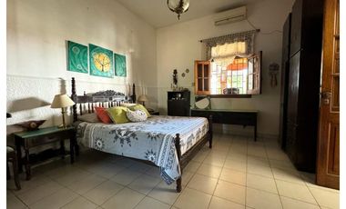 Venta Excelente Casa Zona Centro 5 dormitorios Con Cochera y Pileta