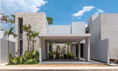 Casa en residencial privado con casa  club, área para niños, alberca con carril