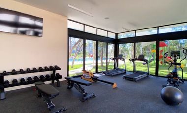 Casa en residencial privado con casa  club, área para niños, alberca con carril