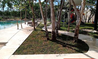 Casa en residencial privado con casa  club, área para niños, alberca con carril