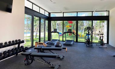 Casa en residencial privado con casa  club, área para niños, alberca con carril