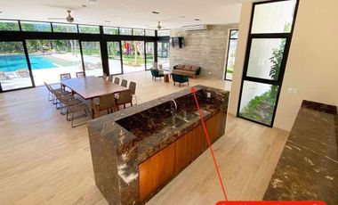 Casa en residencial privado con casa  club, área para niños, alberca con carril
