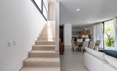 Casa en residencial privado con casa  club, área para niños, alberca con carril