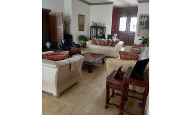 SE VENDE TERRENO EN SAN FRANCISCO CON DOS CASAS